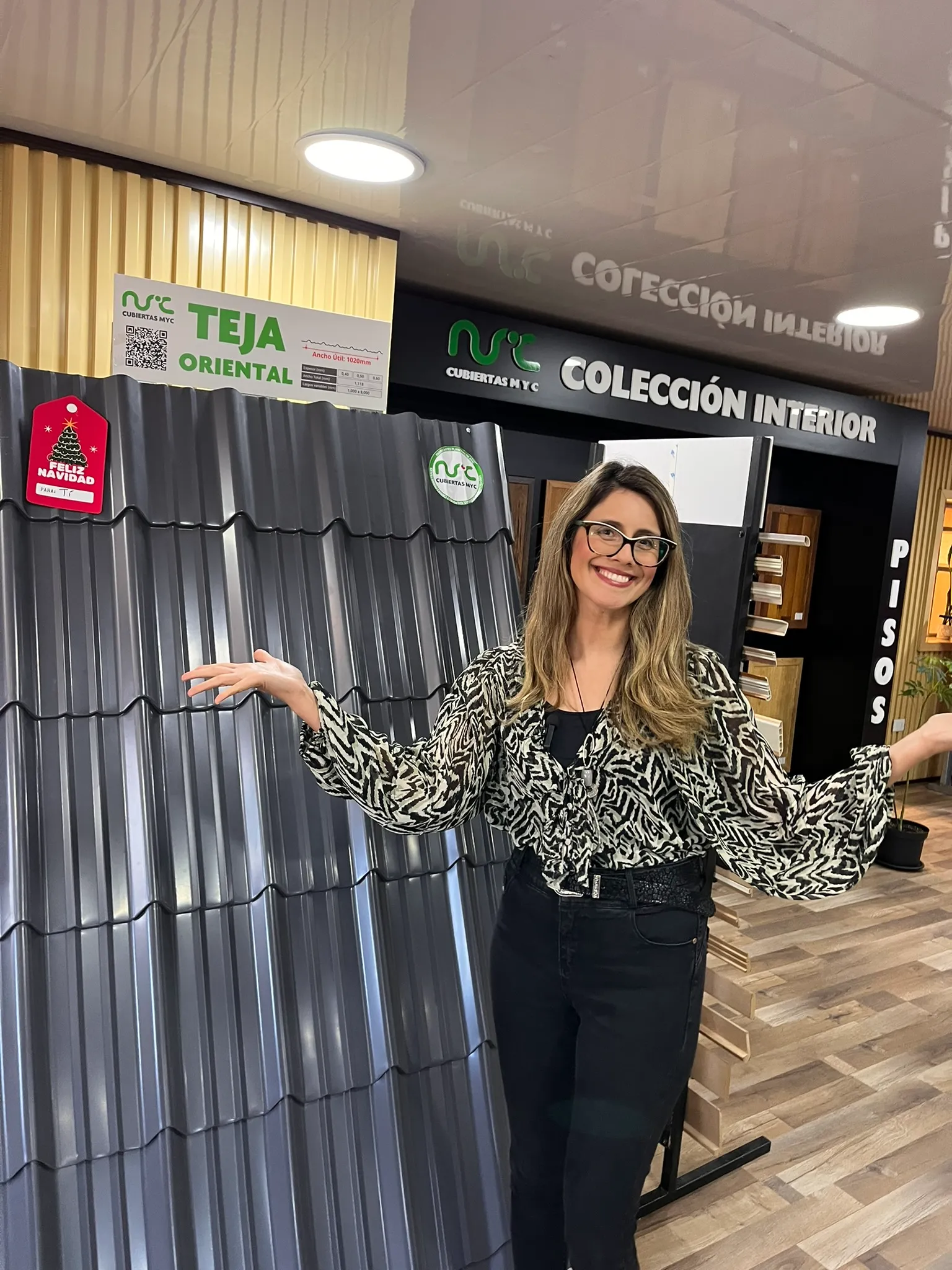 Jefa de Ventas en Sucursal Coronel de Cubiertas MyC, especialistas en planchas de zinc